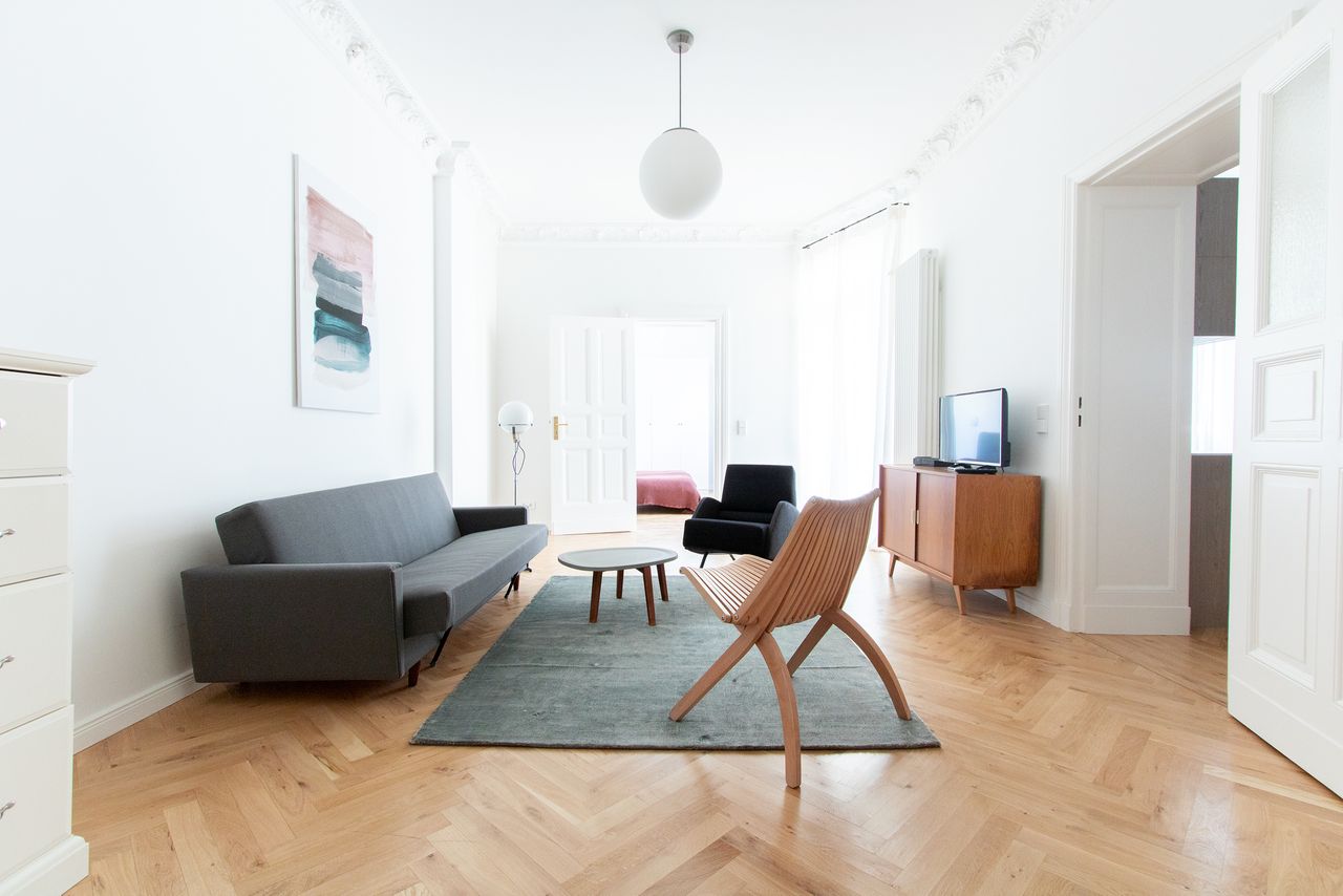 New renovated apartment in charming Altbau in Mitte