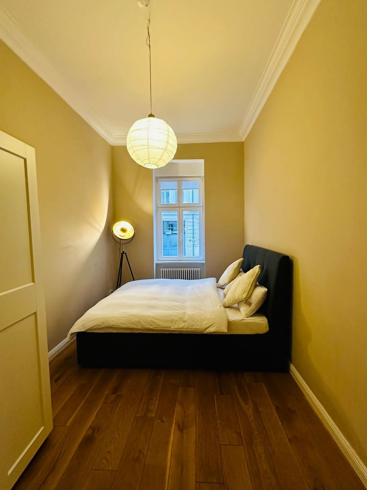 Beautiful, bright and modern 2 bedroom flat with high ceilings at Oderberger Straße