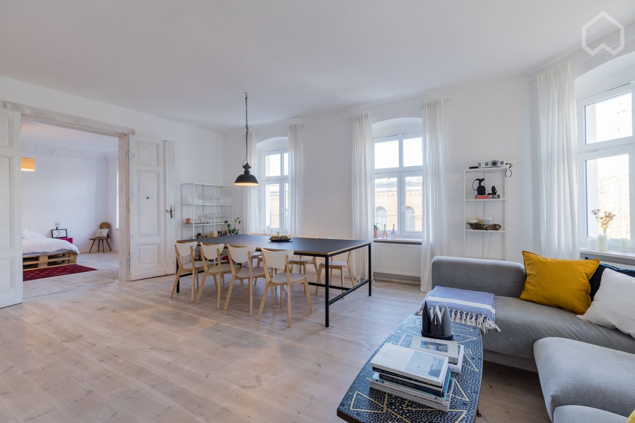 Large and bright old building apartment in Prenzlauer Berg (Berlin)