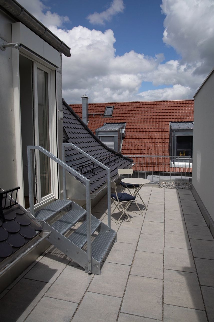 Spring on the balcony! Furnished and fully equipped apartment in restored old building in Ramersdorf