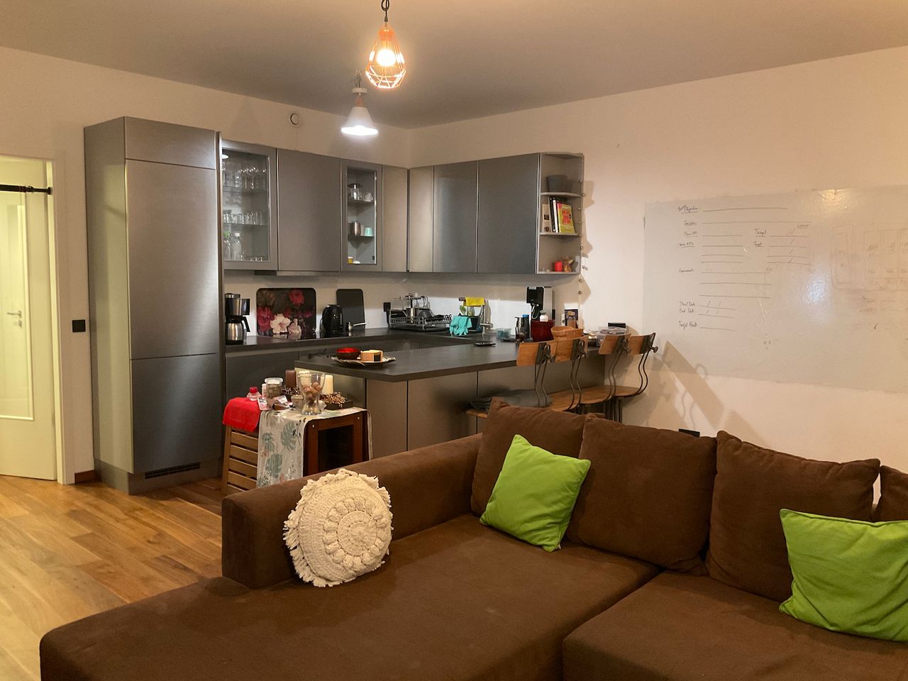 Remote-first fully equipped spacious 2-room studio close to Hauptbahnhof