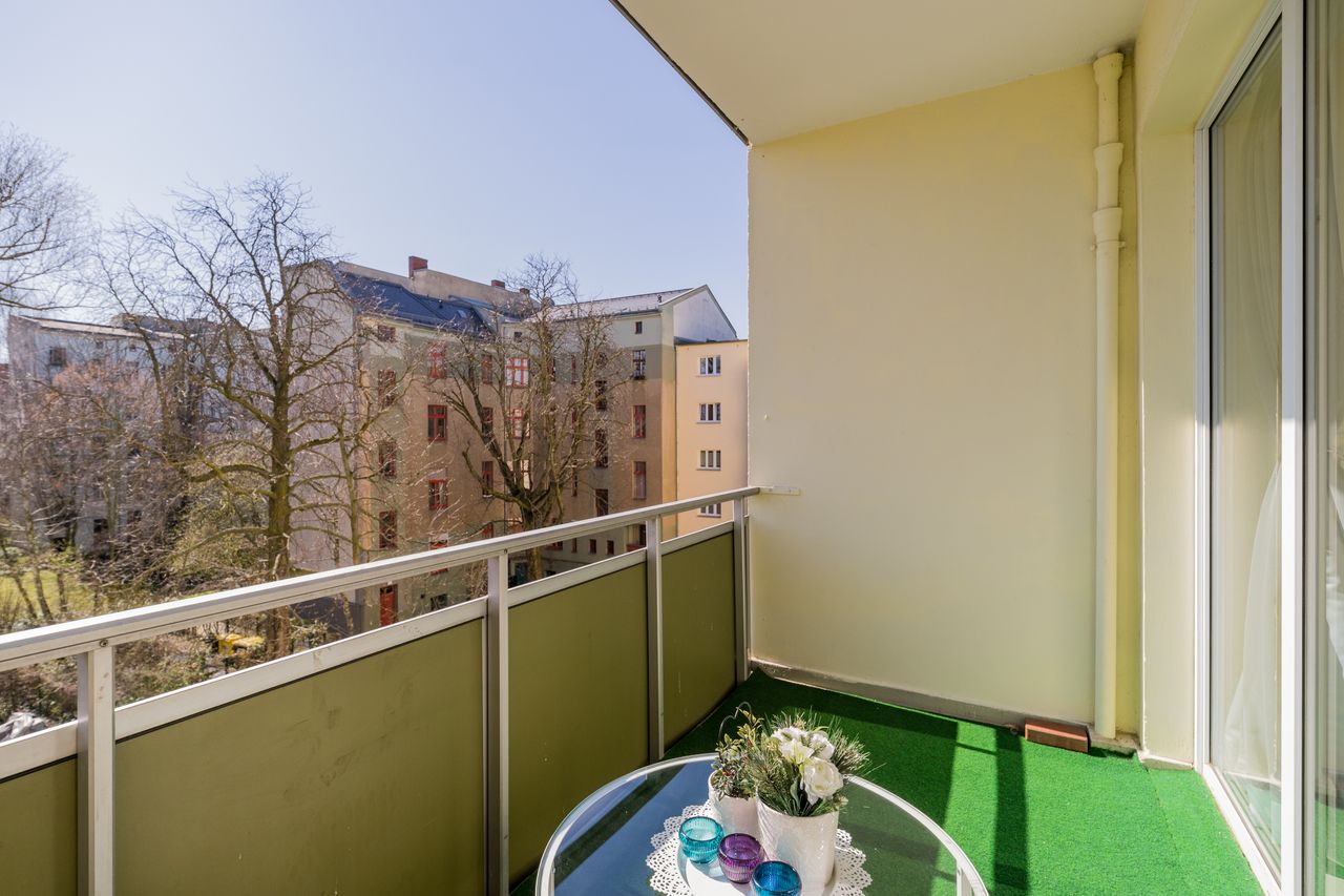 Beautiful Apartment With Balcony Located Directly Across From Charlottenburg Palace
