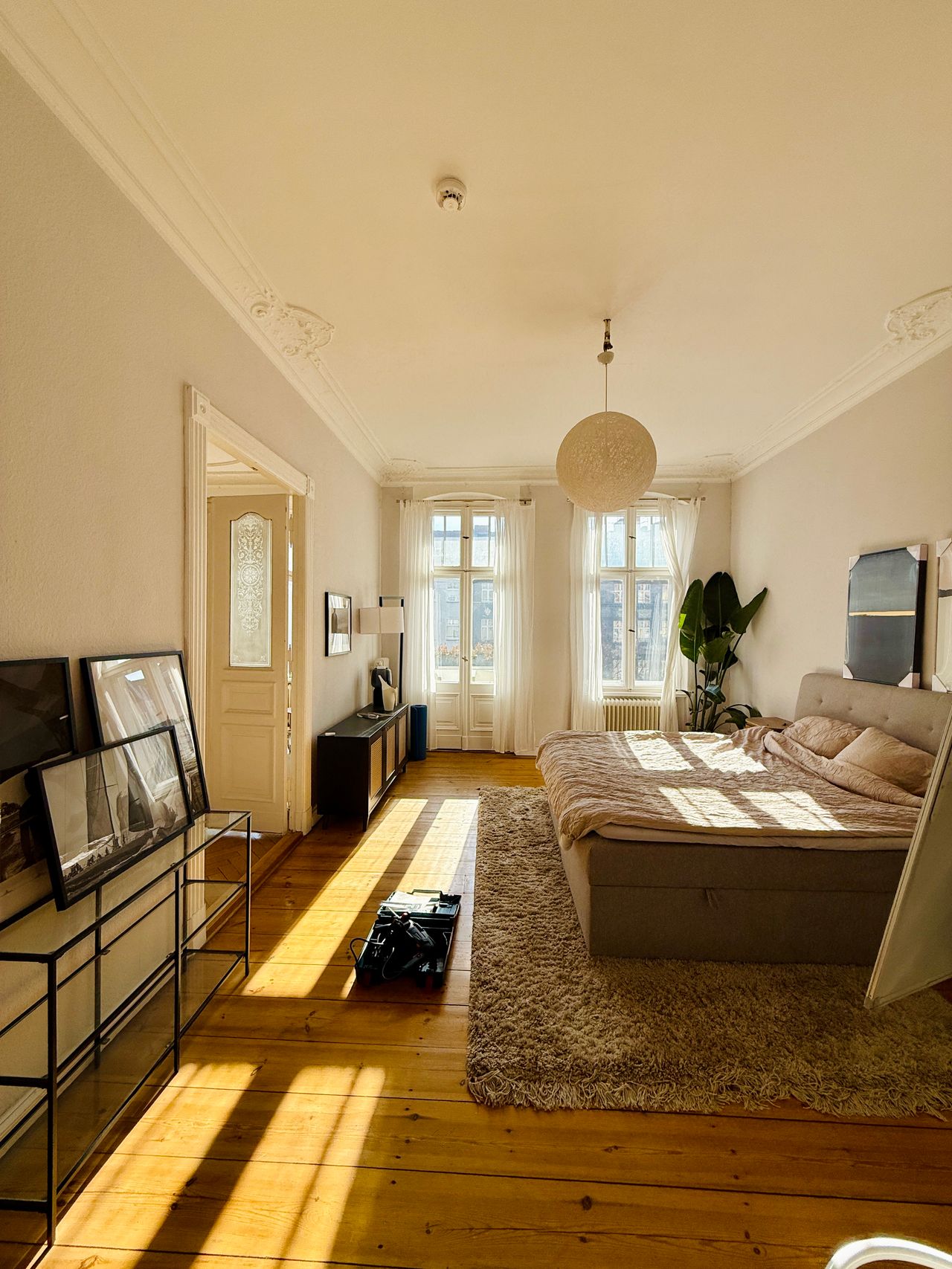Elegant Living in a Historic Building – 100 sqm with Southwest Balcony & Unique Charm