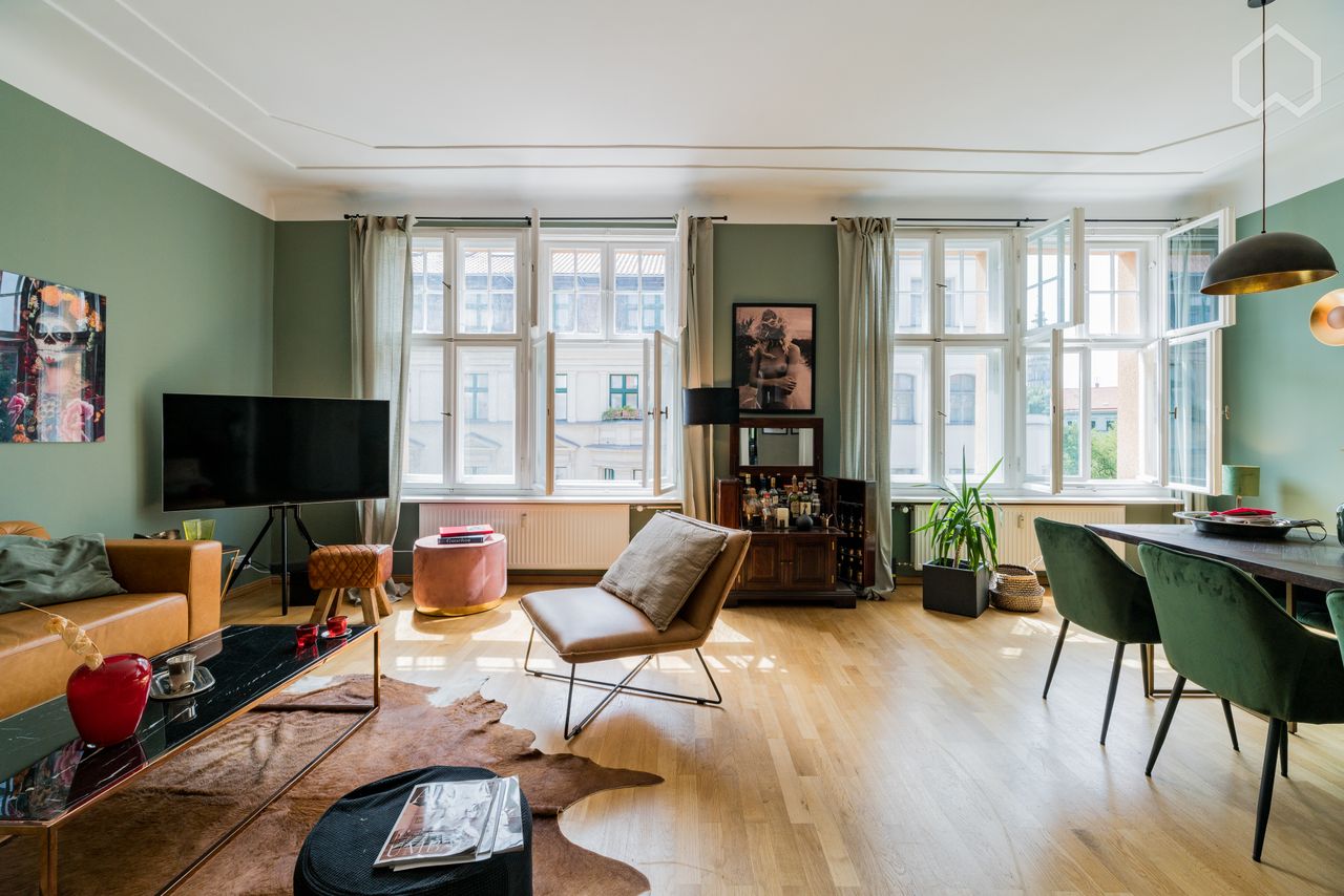 Exclusively furnished apartment located in the best area of Mitte (Auguststrasse)