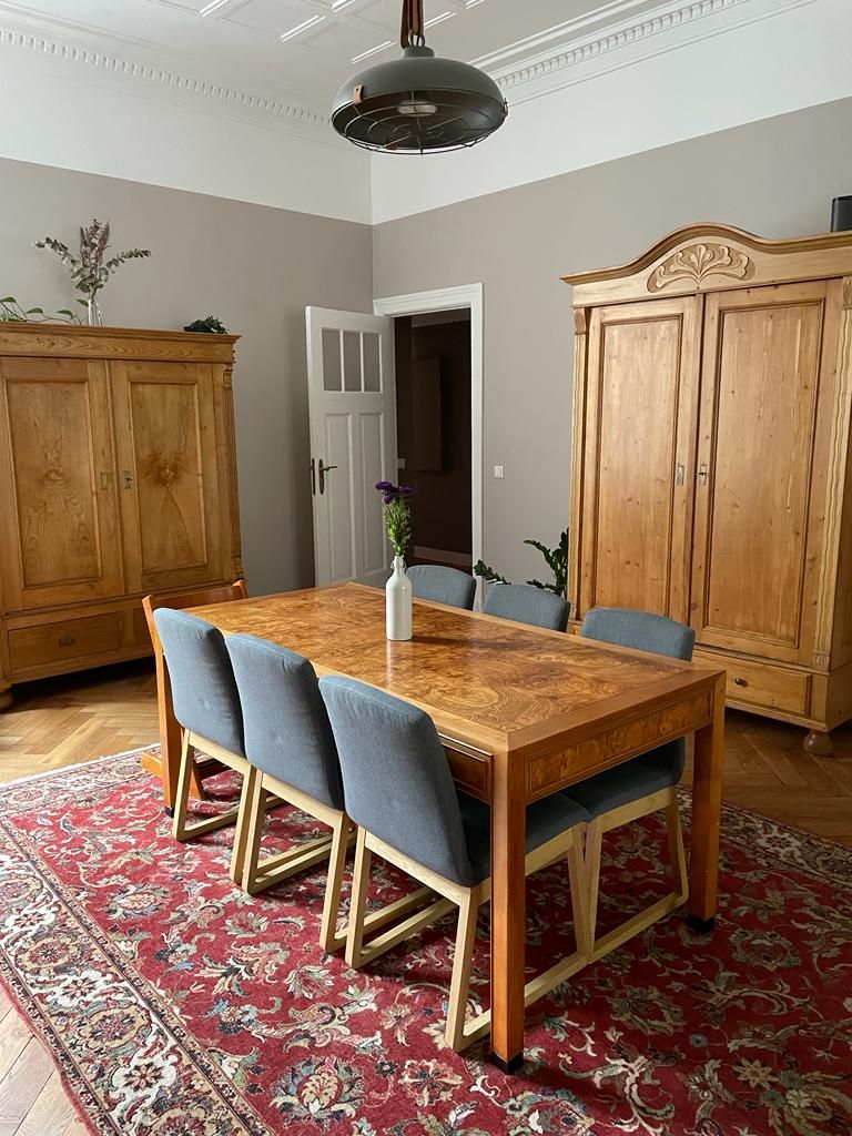 URBAN LIVING - Stylishly furnished designer apartment in a typical Berlin "ALTBAU". A quiet oasis in Kreuzberg.