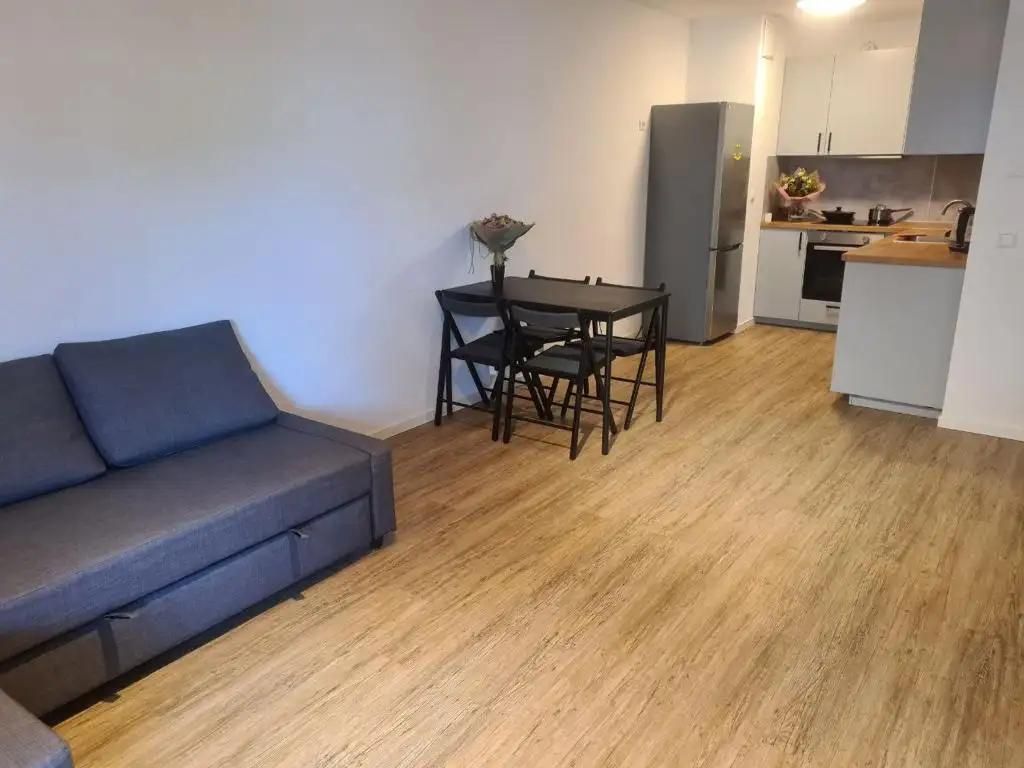 luxuriously furnished new apartment: 3 rooms in Düsseldorfrof Rath - ideal for temporary rental