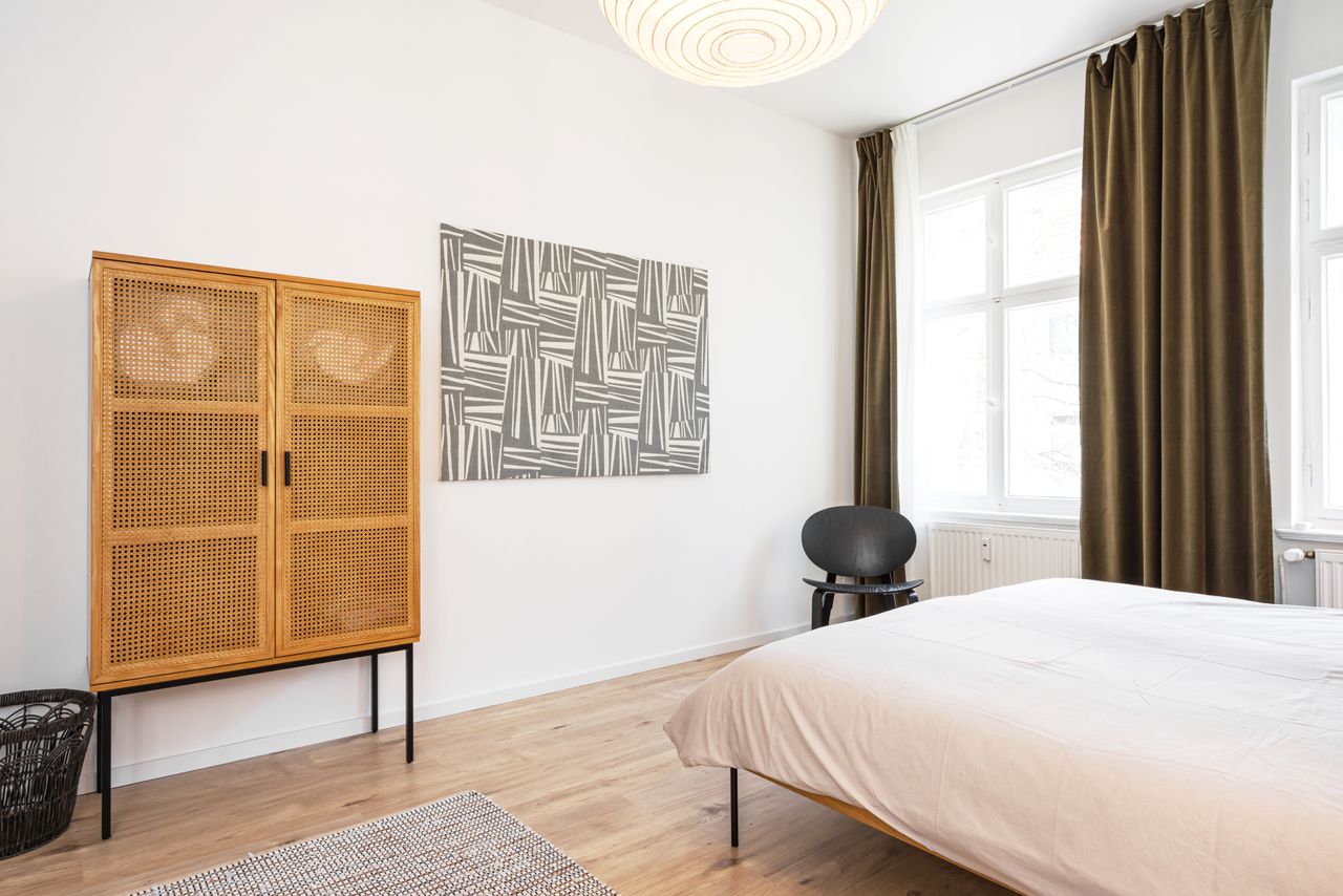 FAMILY APARTMENT IN AN OLD BUILDING