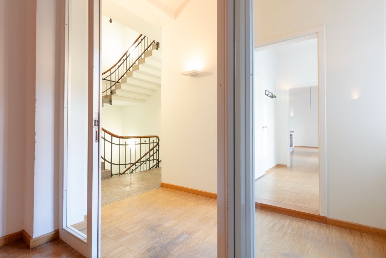 2-room apartment with 2 balconies, in a monument in Kreuzberg