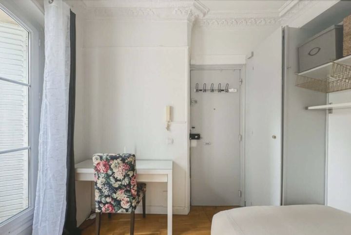 a charming studio located on the 2nd floor of a beautiful Parisian building in the 14th arrondissement of Paris.