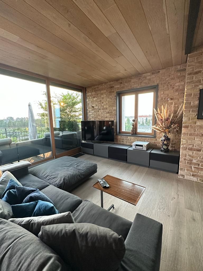 Spacious apartment with gorgeous view (Prenzlauer Berg)