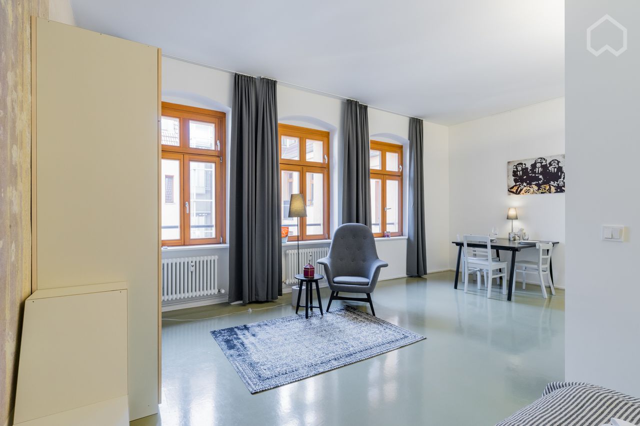 Chic studio apartment in modern design centrally located in Friedrichshain (Berlin)