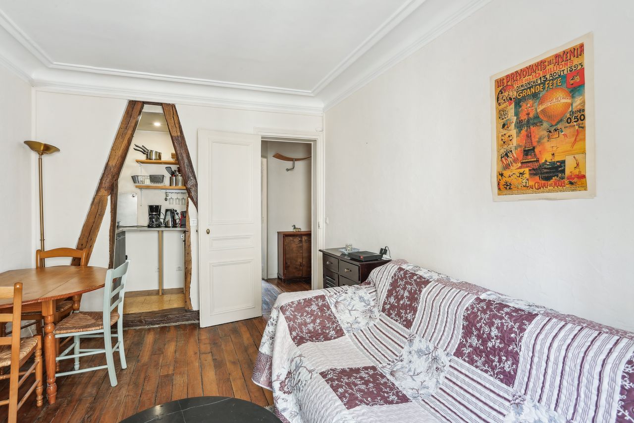 Nice and spacious suite near school