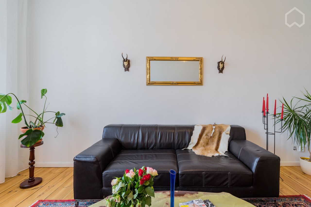 Spacious, sunny suite in Prenzlauer Berg with a great view over the park