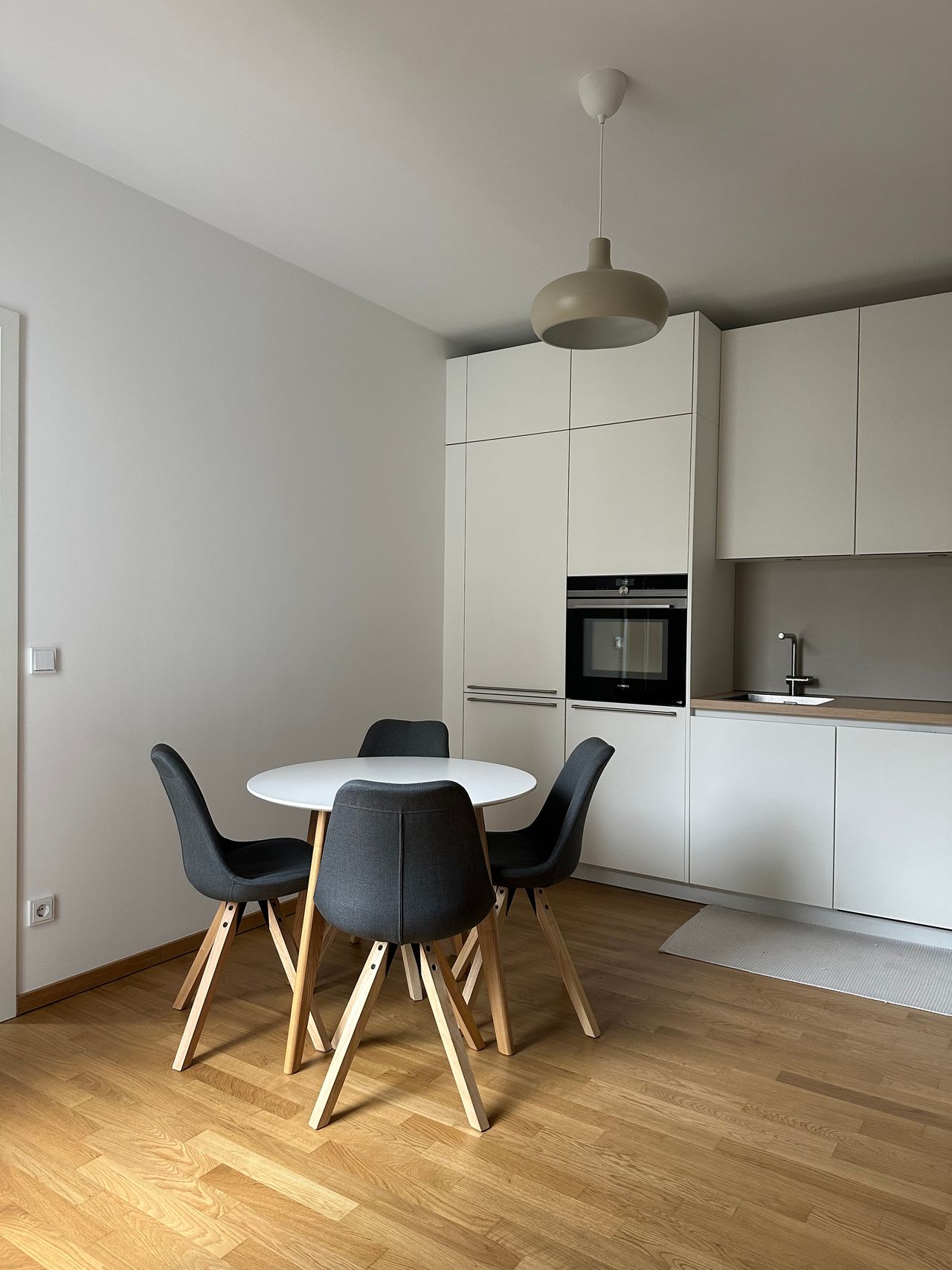 Modern 2-room apartment in Berlin Mitte - your next (smart) home