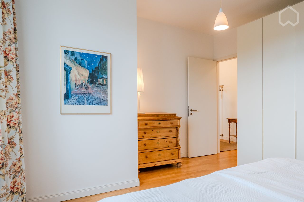 Stylish Furnished 2-Room Apartment with Balcony in Charlottenburg, Berlin