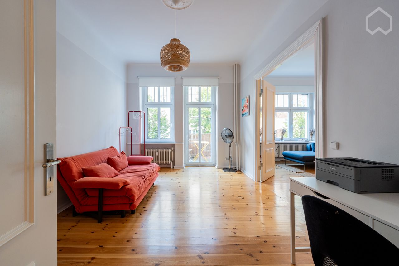 Stylish 3-room apartment with elegant design and feel-good flair in Charlottenburg-Wilmersdorf