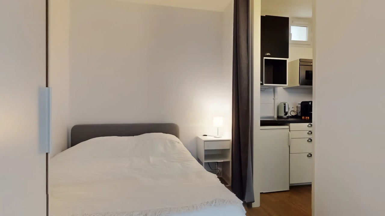 Rental Furnished flat - 2 rooms - 26 m² - Champs Elysées - Etoile - 75017 Paris