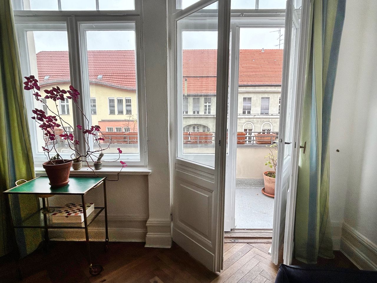 Beautiful, large flat with balcony (Wilmersdorf)