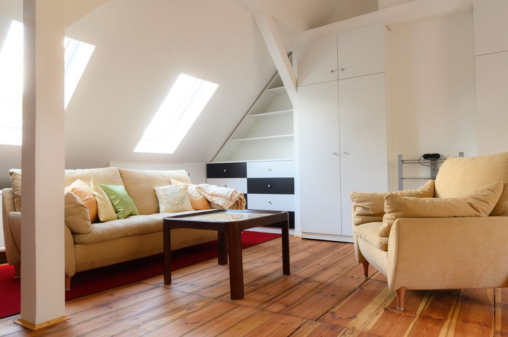 PERFECT LOCATION - beautiful,  bright, renovated maisonette apartment –