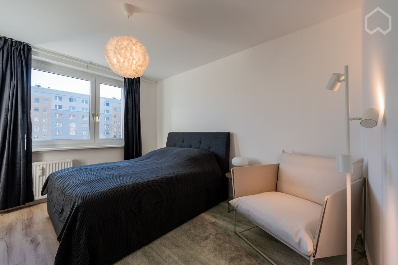 FIRST- TIME RENTAL! Freshly renovated and furnished, Exclusive 3-room flat in Lichtenberg: your urban retreat in the heart of Berlin