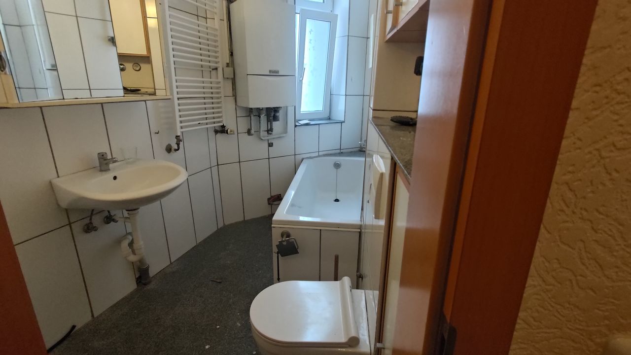 Large apartement with 3 separate rooms in Duisburg-Rheinhausen