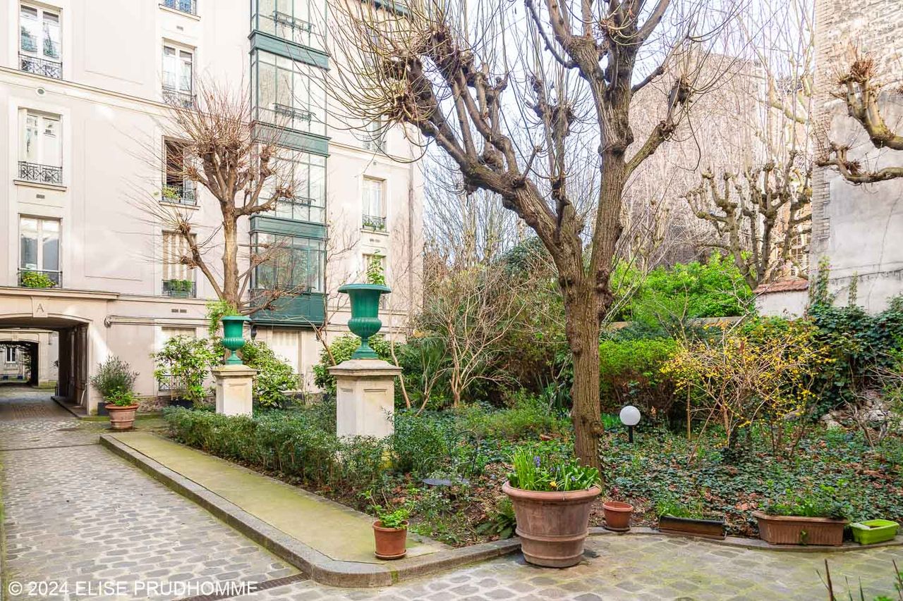 Charming furnished 3-bedroom flat in the heart of the latin quarter