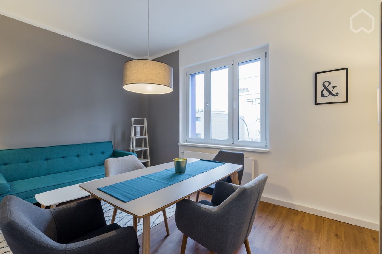 Very central, bright, freshly renovated and furnished apartment between Rosenthaler Platz and Nordbahnhof (S-Bahn)