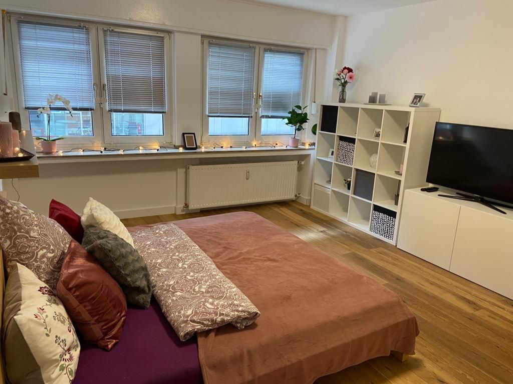 Bright, newly renovated 2-room apartment in Cologne city center