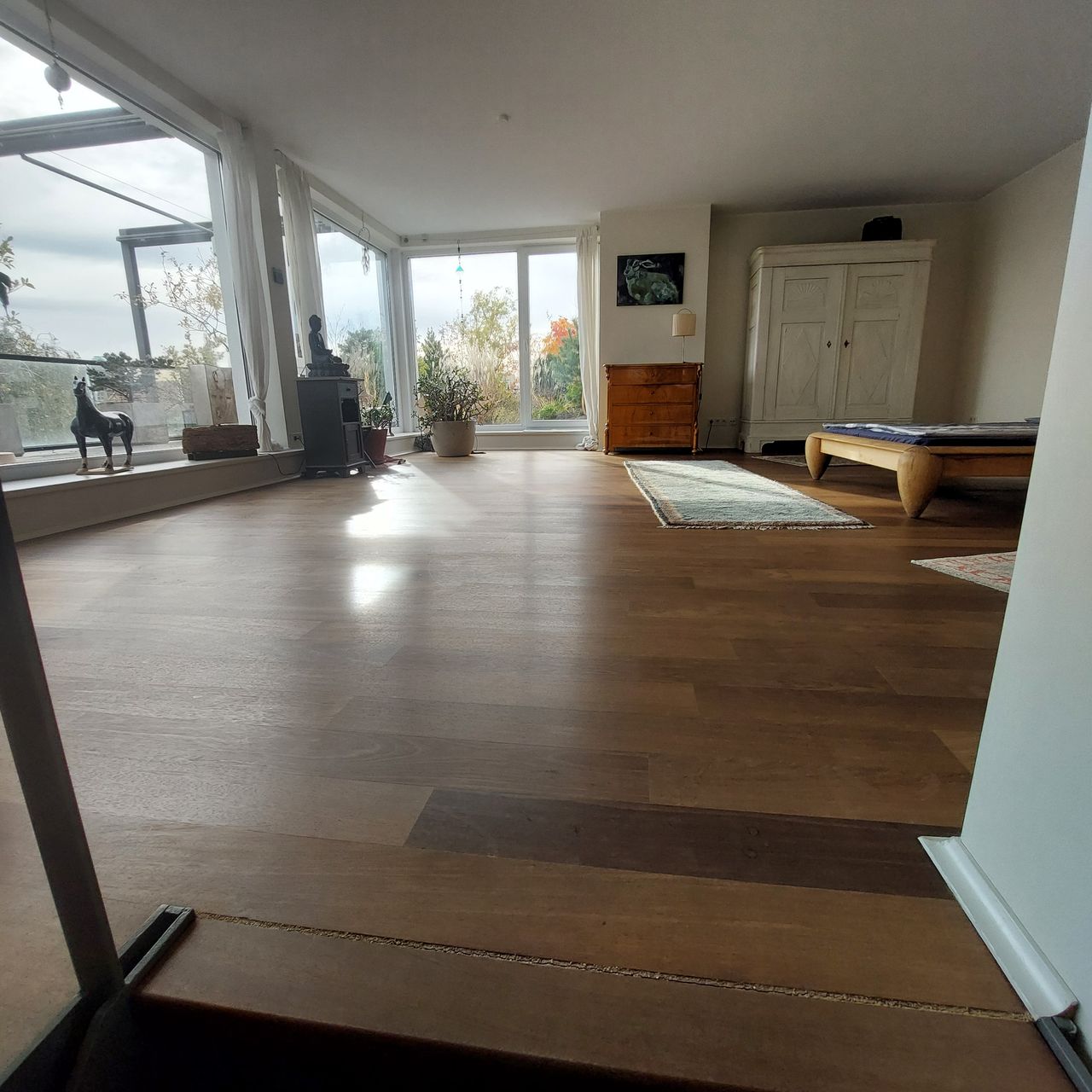 Large open-plan penthouse in Hanover not far from the Maschsee.