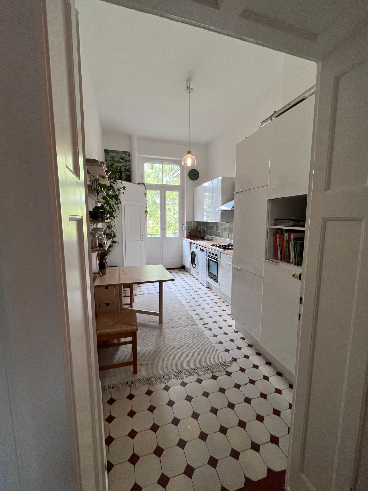 Beautiful 4-room old building apartment in the Dichtviertel