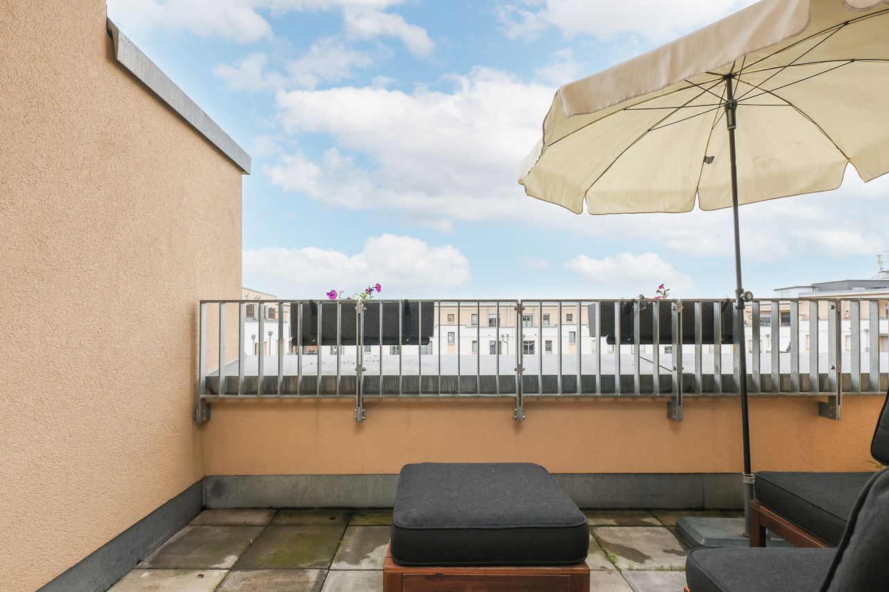 Family 4 room apartment with balcony in Charlottenburg