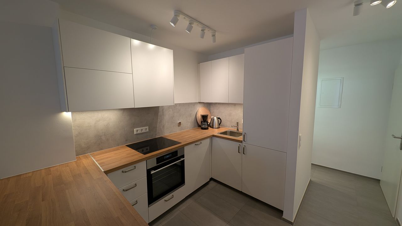Exclusive Living in the Heart of Nuremberg: High-Quality Furnished 3-Room Apartment – First Occupancy