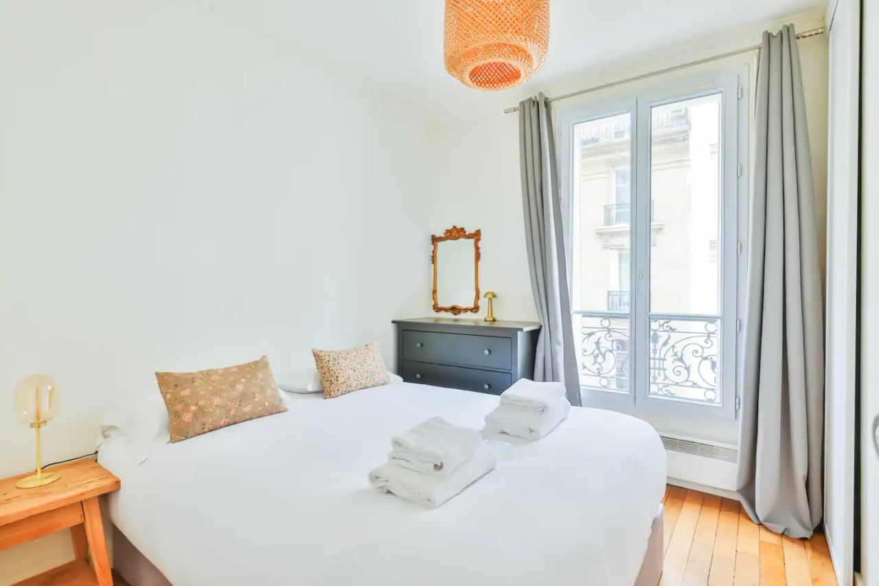 Functional and Perfectly Optimized: Charming 1-Bedroom Apartment in the 18th Arrondissement"
