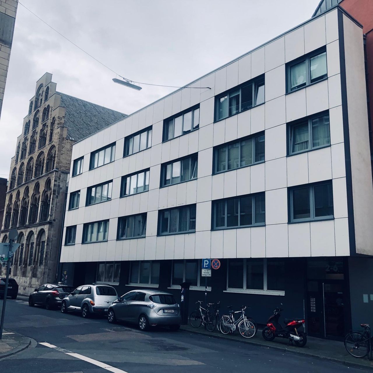 Fully furnished, cosy, central flat with underground parking in Cologne