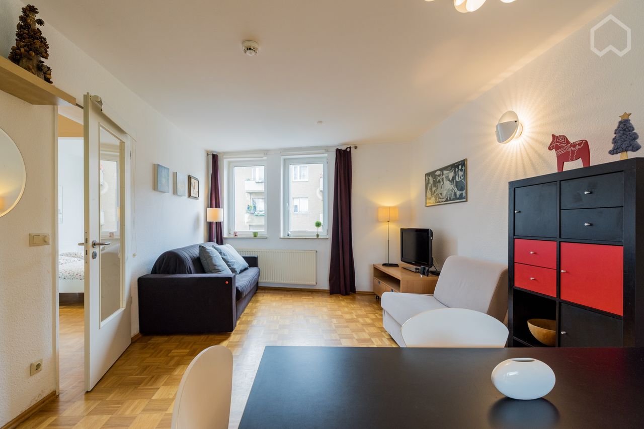 Beautifully furnished 2 - room apartment in central Berlin with a great terrace