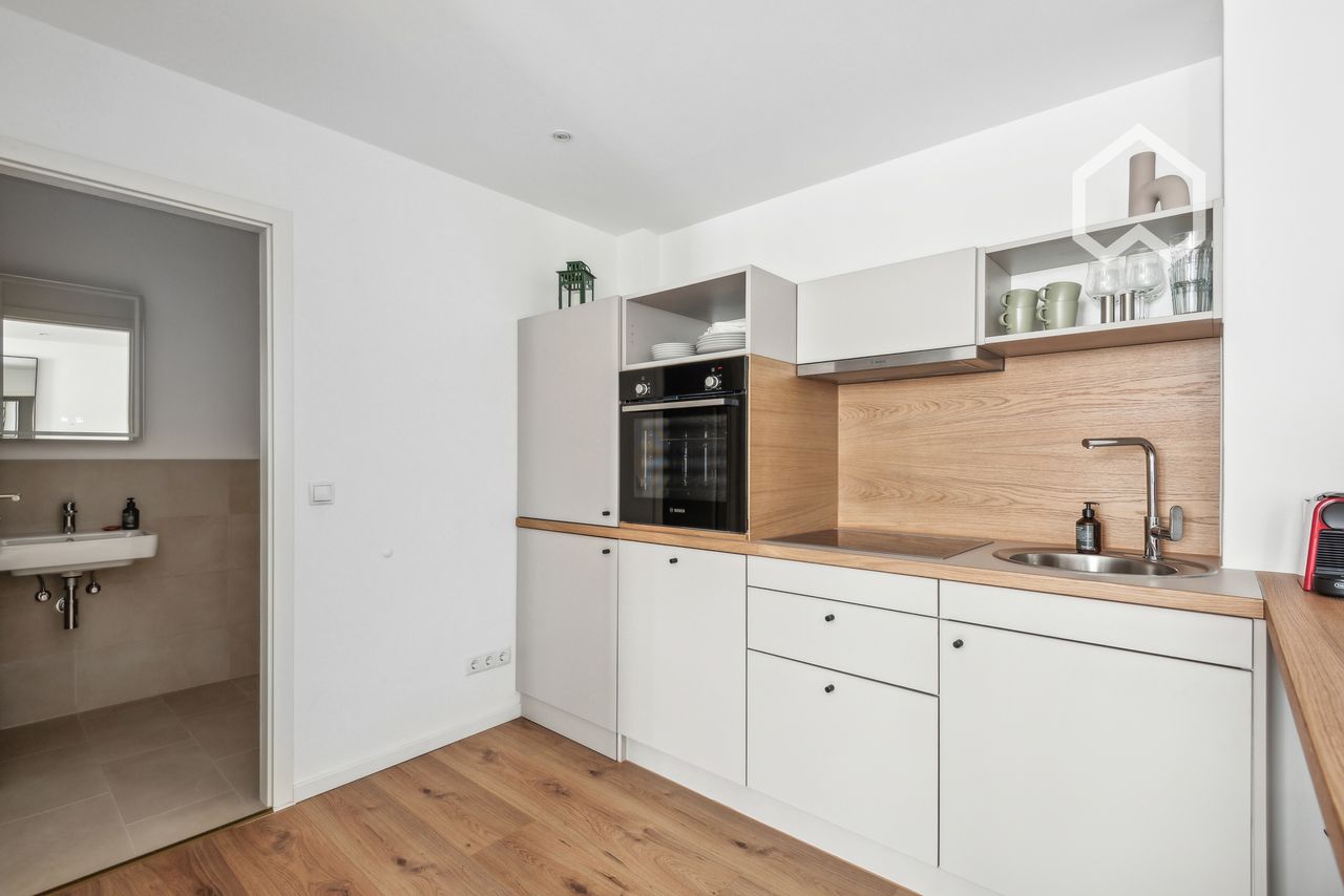 Prime location: Furnished two-room apartment with underground parking space in the most beautiful location of Mainz