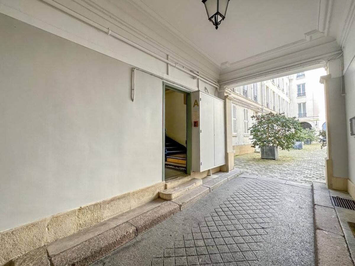 A 23 m2 studio ideally located in the 5th arrondissement.