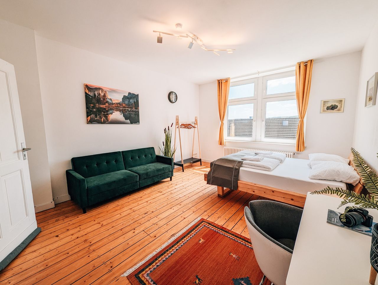 EM-APARTMENTS GERMANY 4-Bedroom TerraceSuite Oasis Apartment | WoRKSPACE
