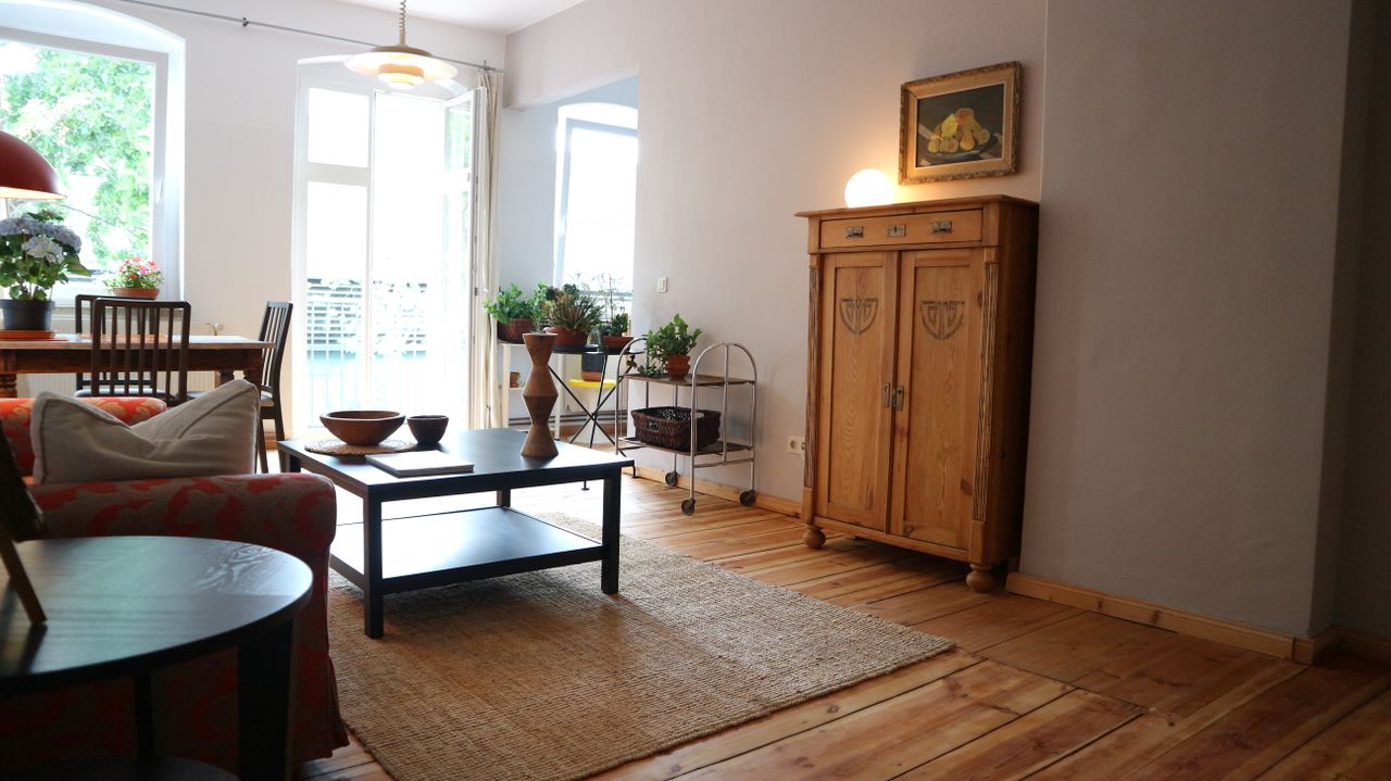 Beautiful, sunny, furnished 2-room flat near Kollwitzplatz with balcony