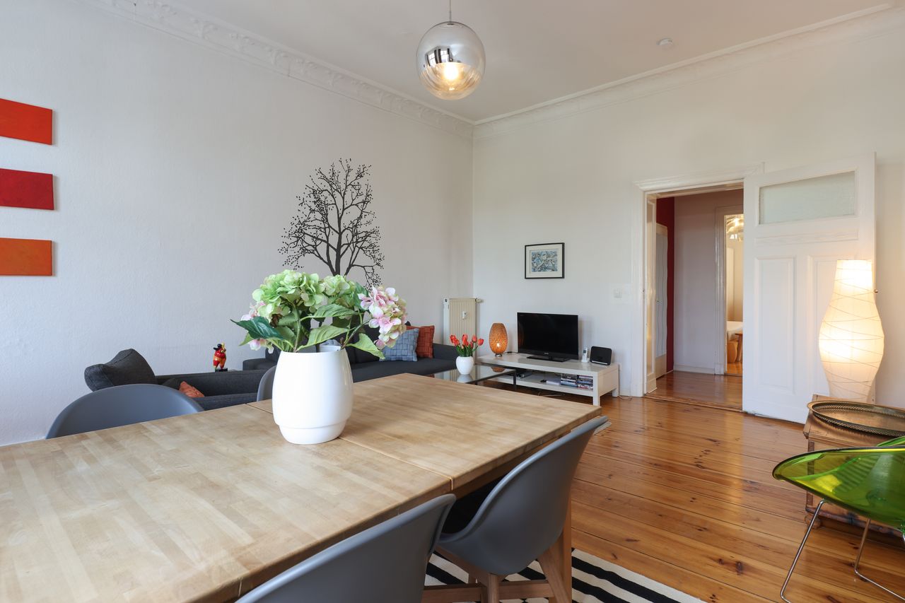 Comfortable  and sunny 2 room flat in Friedrichshain / Kreuzberg with south-west balcony