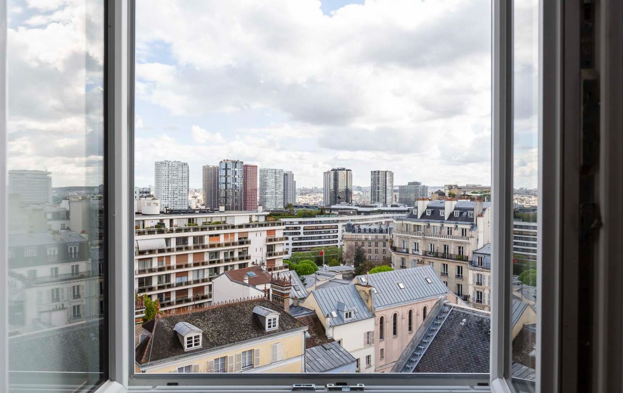 Furnished 2 bedroom apartment on the top floor with elevator in the chic Paris 16th