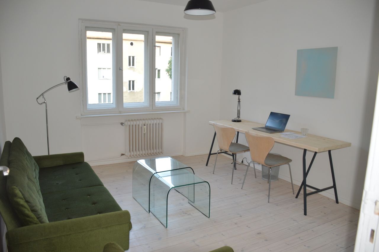BRIGHT 2-ROOM APARTMENT IN THE HART OF BERLIN