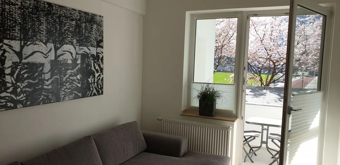 Beautiful, bright fully furnished 3-room apartment with fitted kitchen & balcony!