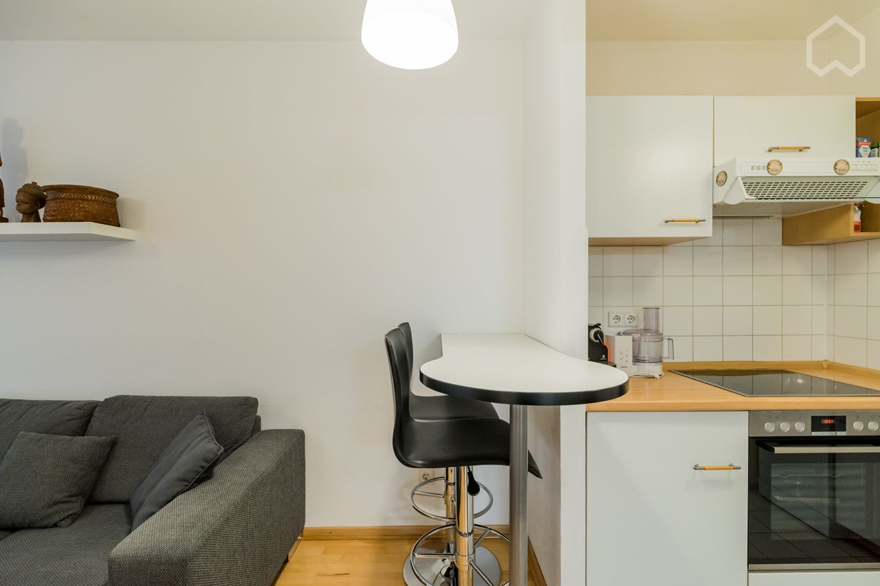 Cozy, stylish apartment at Checkpoint Charlie with 24h doorman