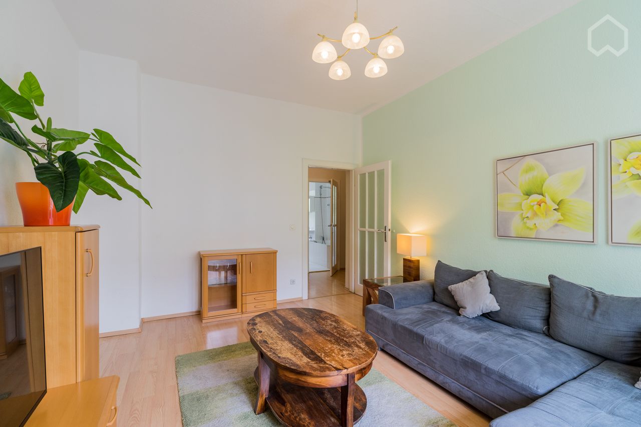 Bright, furnished 2-room apartment with nice balcony in Berlin Mitte