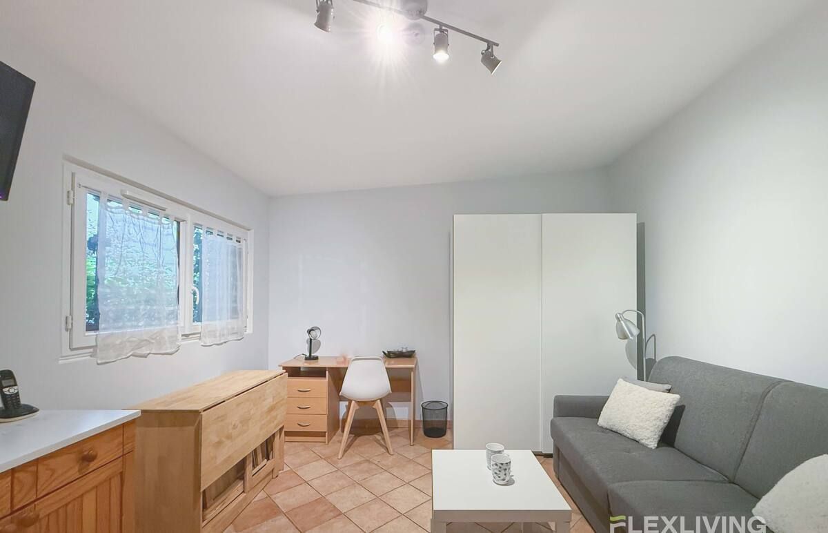 a charming 18m2 studio located on Boulevard Didero