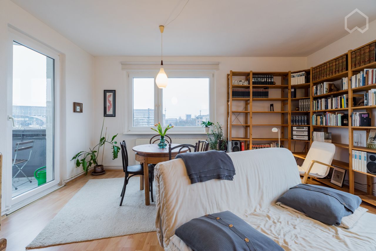 Bright and tasteful one-bedroom centrally located in the heart of Berlin (Moabiter Werder, near Hauptbahnhof)