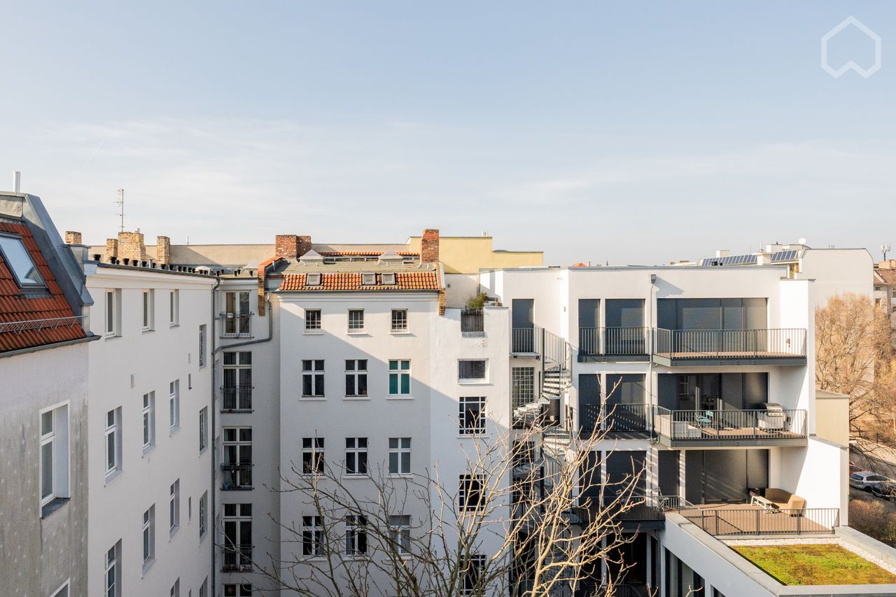 Rare jewel! 360-degree roof top terrace with sauna with a view of the TV-Tower for exclusive use in Prenzlauer Berg