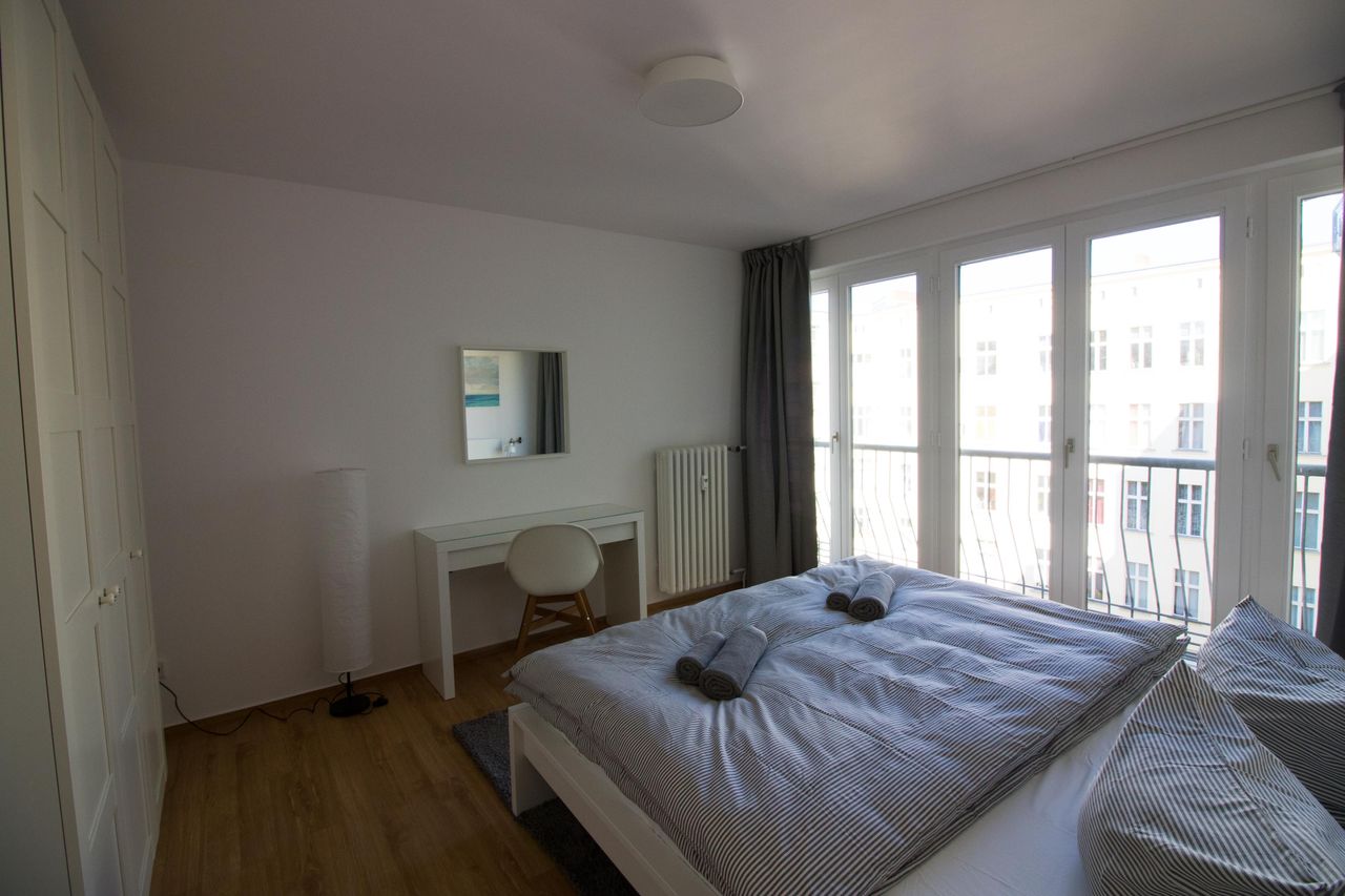 Light-flooded furnished 2-room apartment in central location