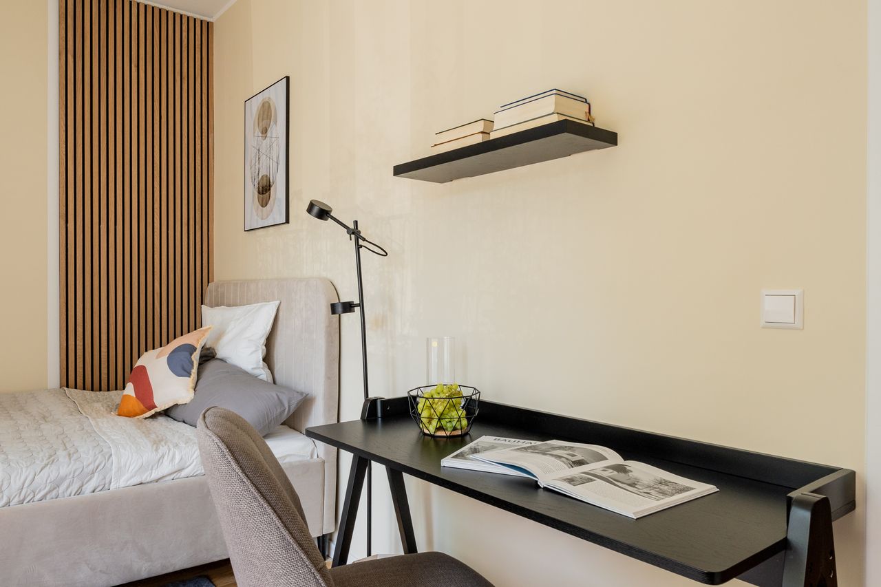 Urban Elegance: Lankwitz 2-bedrooms Apartment with private Balcony